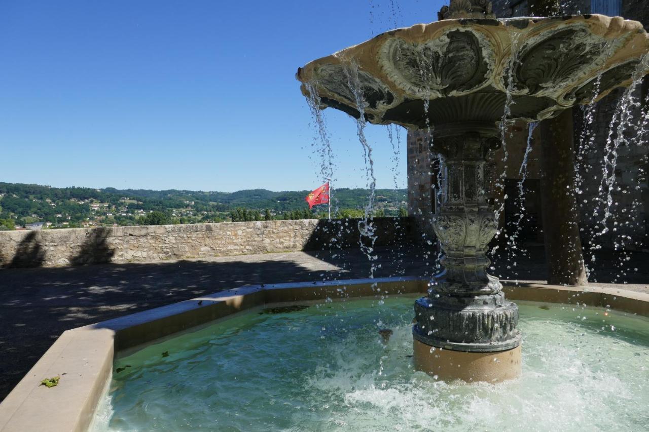 Hotel Grand Confort Le Moulin Rouge Terrasson Exterior foto
